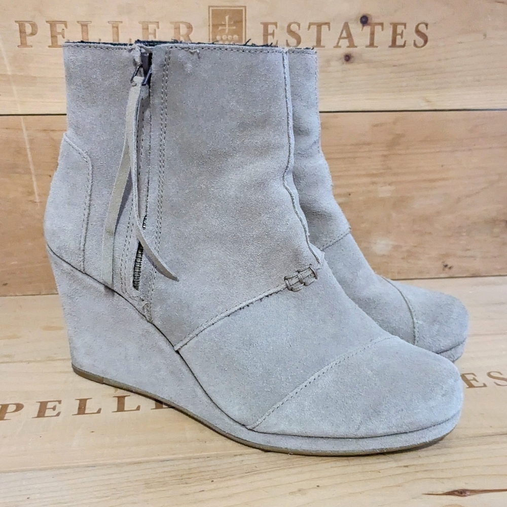 Toms Light Gray Suede Wedge Boots
